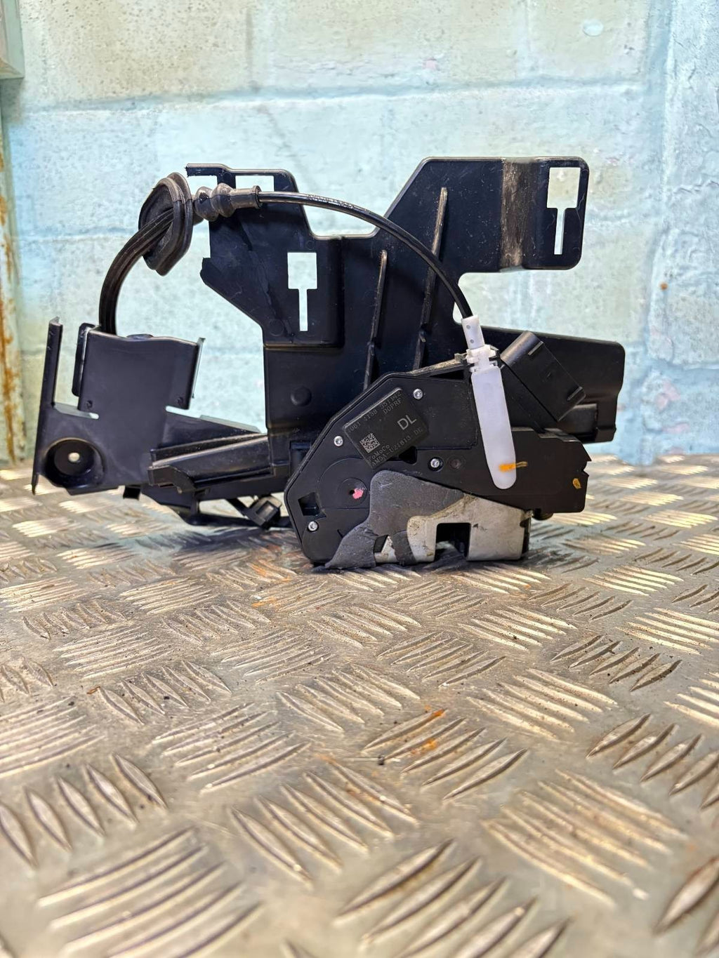 FORD C-MAX 2010–15 N/S PASSENGER FRONT DOOR LOCK MECHANISM AM5A-U21813-DE