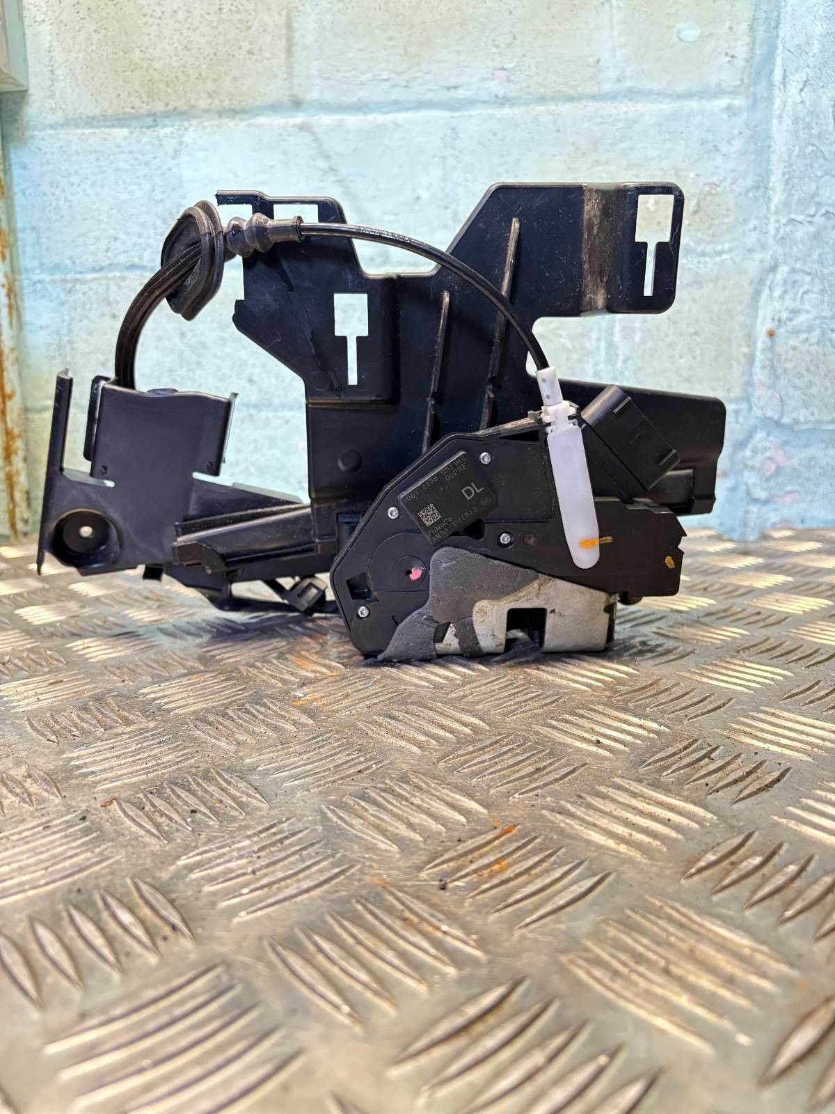 FORD C-MAX 2010–15 N/S PASSENGER FRONT DOOR LOCK MECHANISM AM5A-U21813-DE