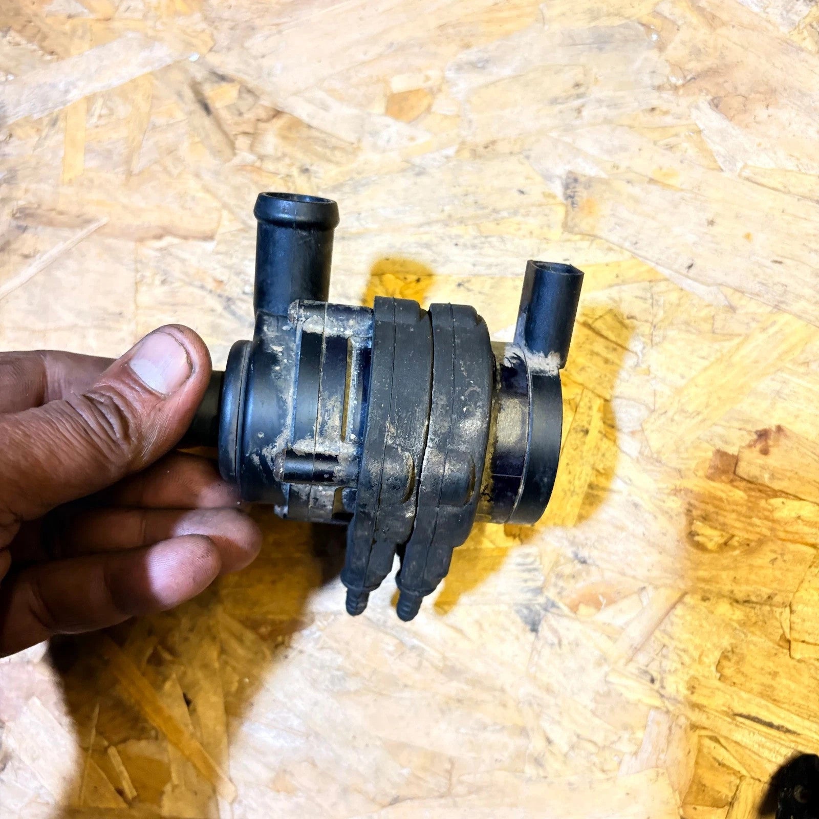 Porsche Cayennel Auxiliary Water Pump 2008