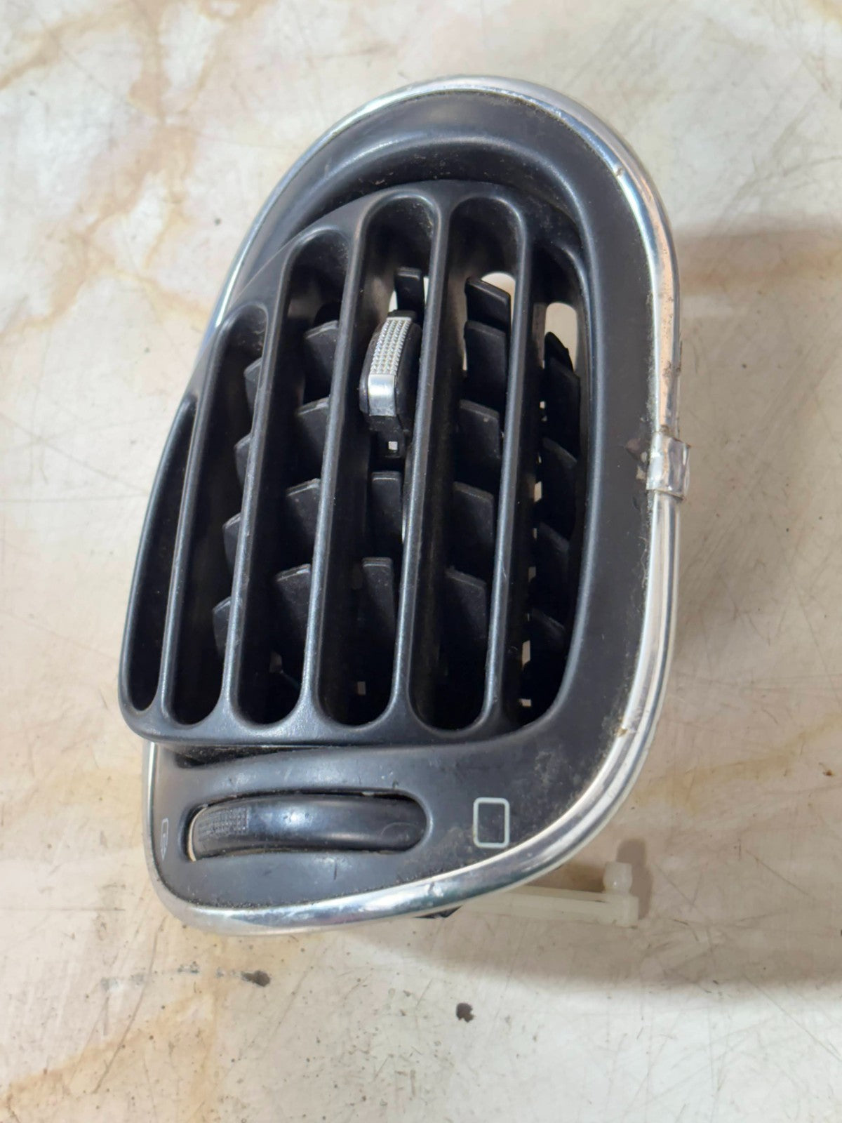 PEUGEOT 206 2004-2007 FRONT PASSENGER SIDE DASHBOARD AIR VENT 9632184877