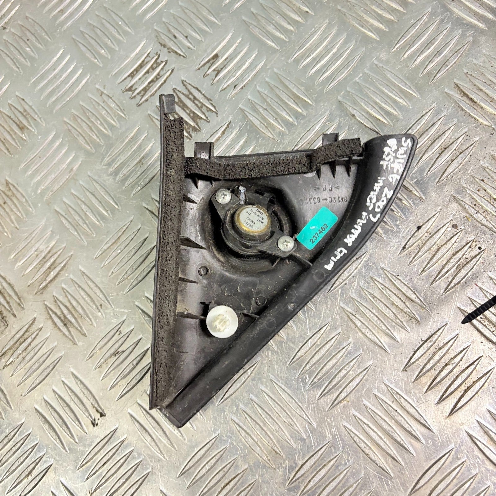 SUZUKI SWIFT 04-10 FRONT PASSENGER LEFT WING MIRROR TWEETER TRIM 84790-63J1