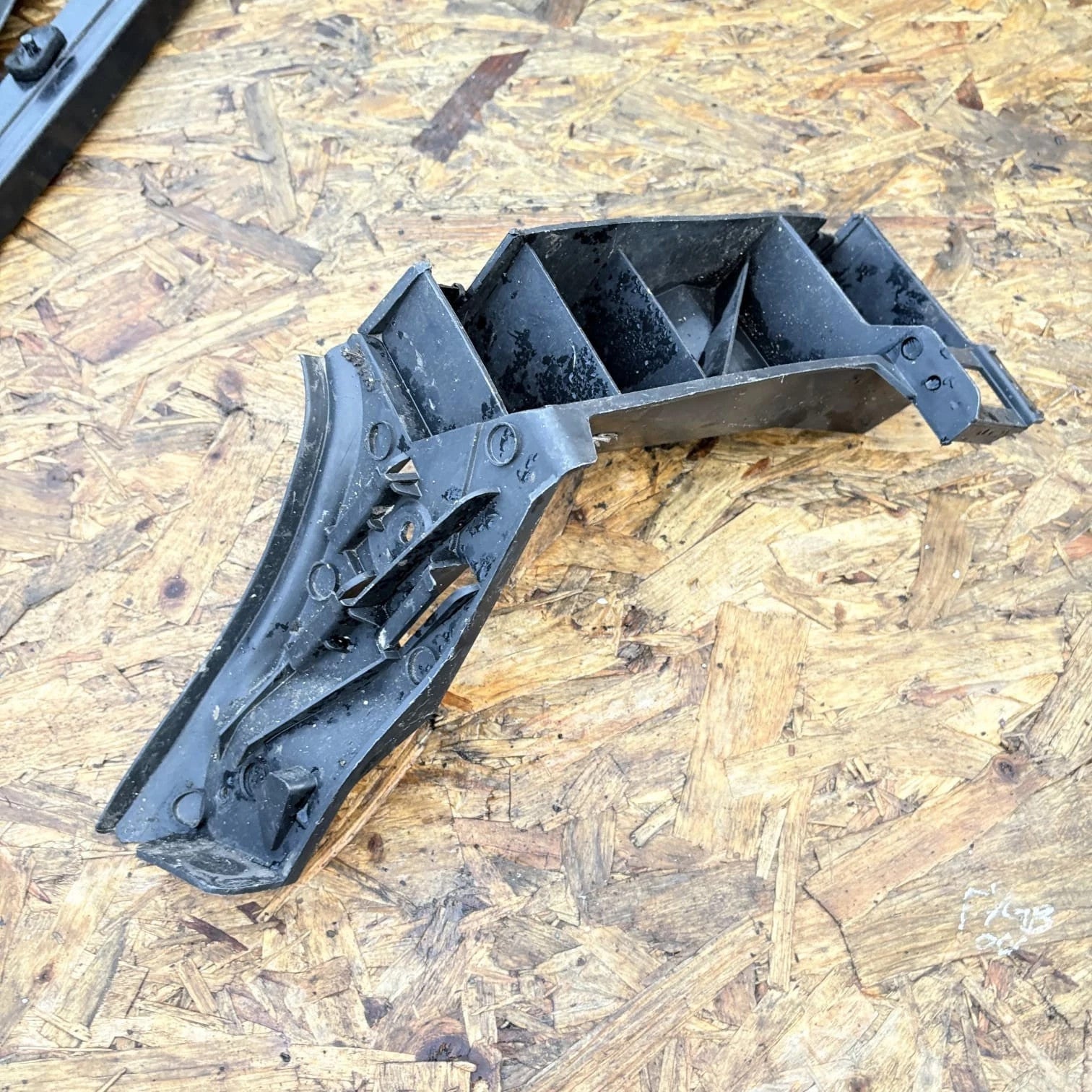 FOR VW POLO 2007 PASSENGER REAR BUMPER BRACKET 6Q6807375