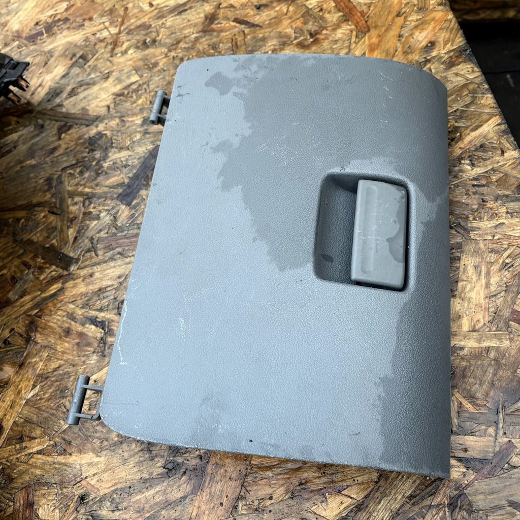 FORD FOCUS MK2 2010 GLOVE BOX 4M51 A06044 BEW