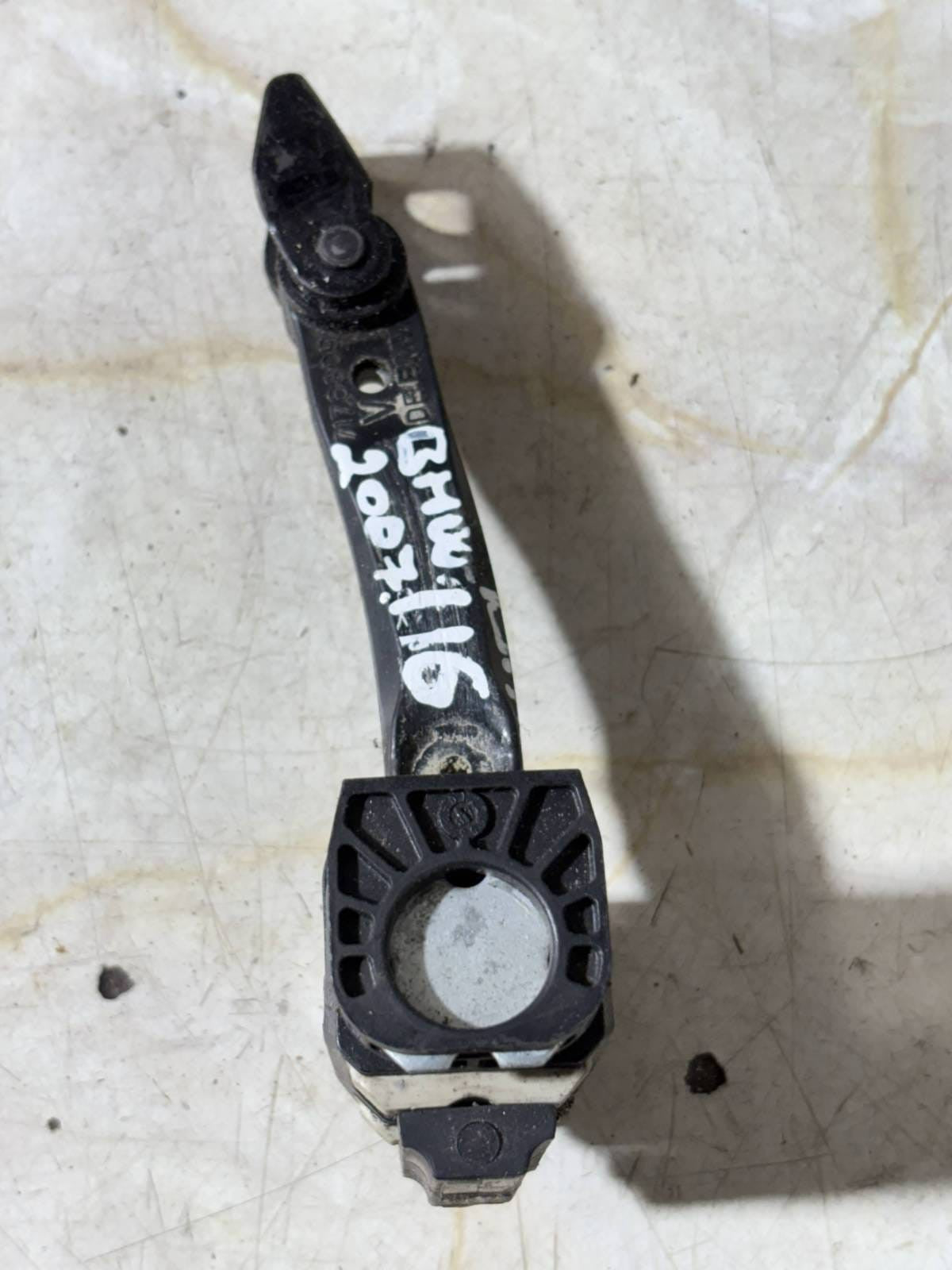 BMW 1 SERIES E87 2007 NEARSIDE LEFT FRONT DOOR CHECK STRAP 7176809 O5256
