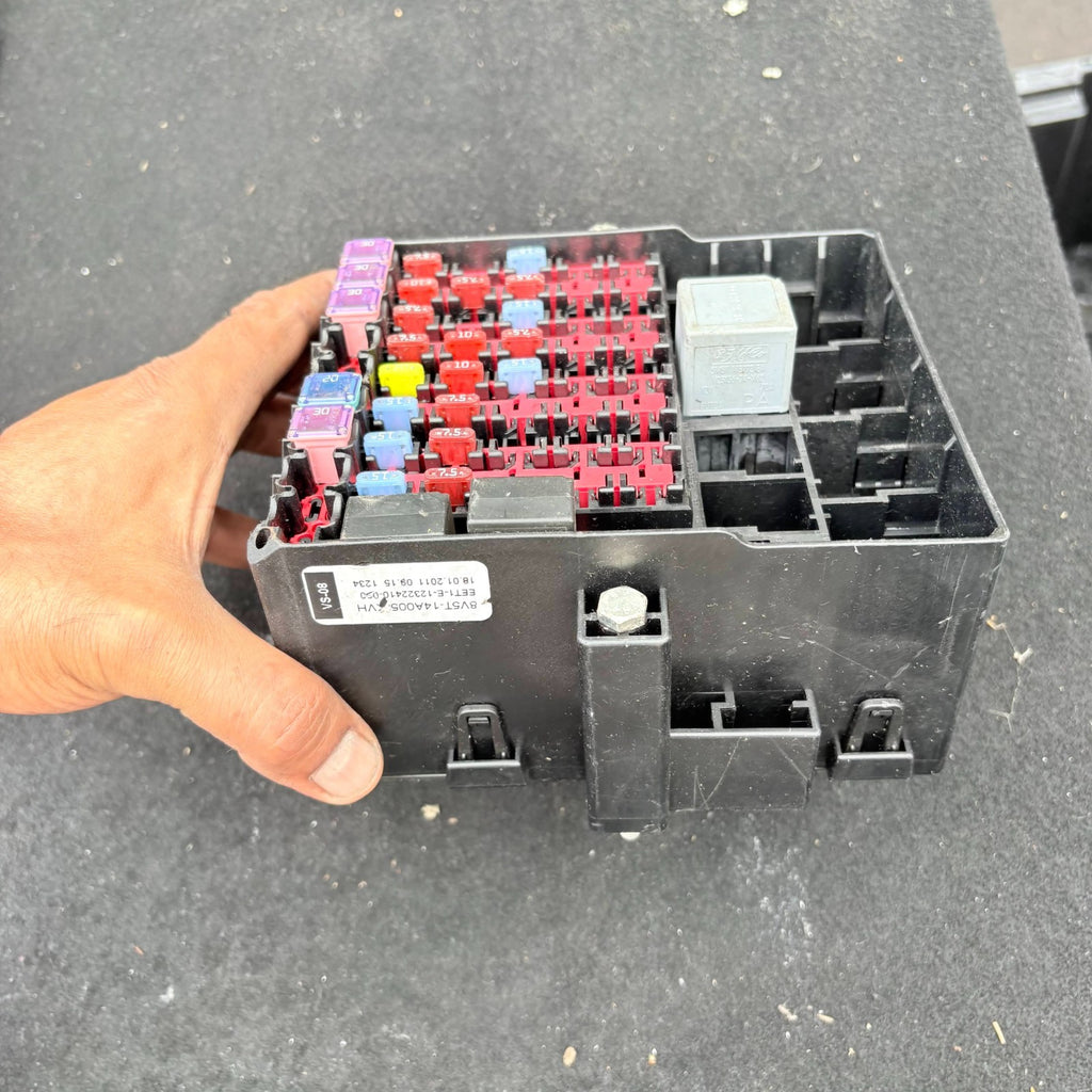 2011 Ford Fiesta Fuse Box 8V5T-14A005-DKE