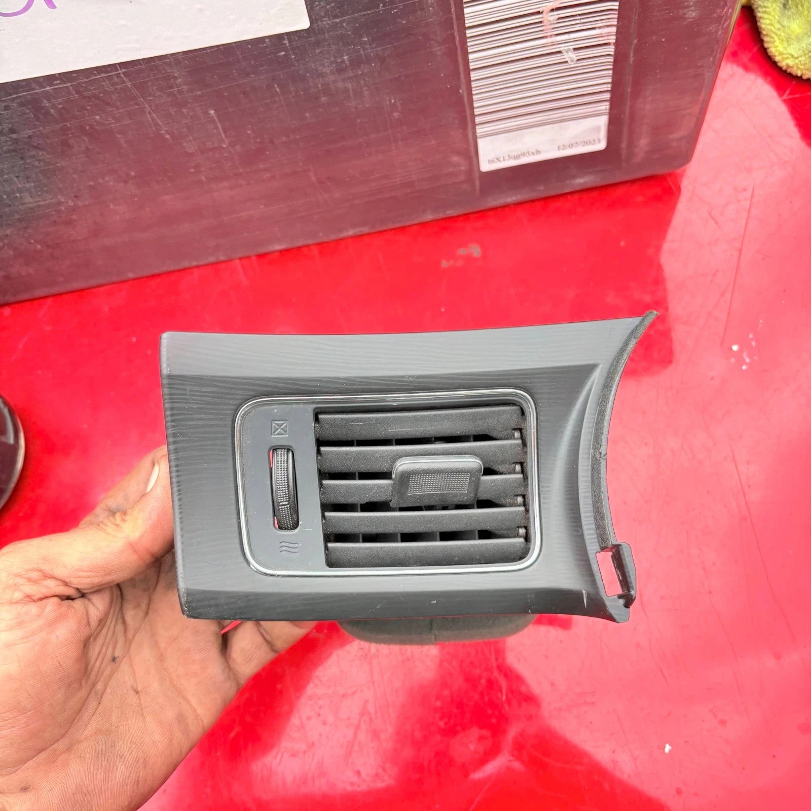 2015 Nissan Pulsar Driver Right Side Dashboard Ventilation Grille 88761 3ZPOA