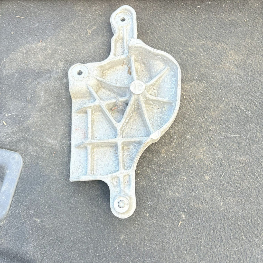 JAGUAR XF X250 2011-2015 2.2D DIESEL ENGINE MOUNTING BRACKET 9674780780