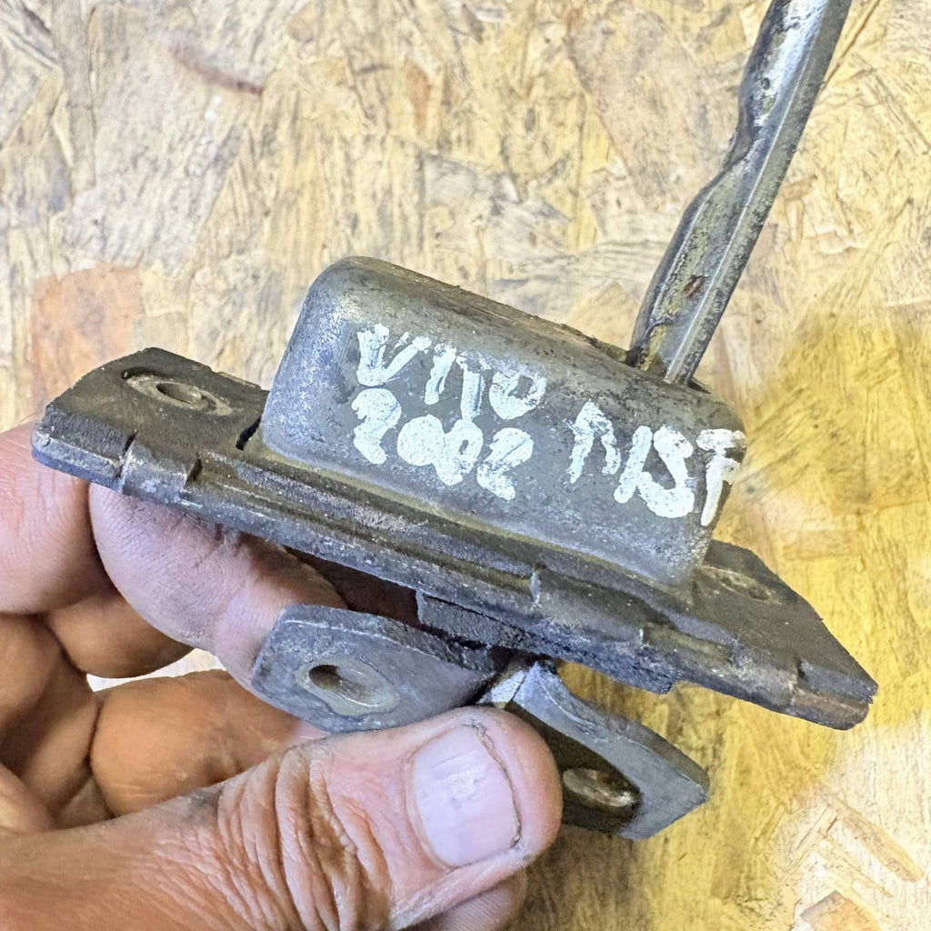Mercedes-Benz Vito PASSENGER FRONT DOOR SIDE STOPER 2002