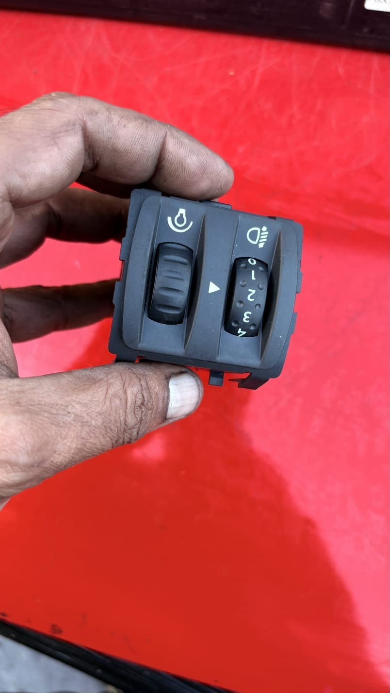 RENAULT TWINGO 2007-2014 HEADLIGHT DASH LIGHT ADJUSTER SWITCH 8200095495D