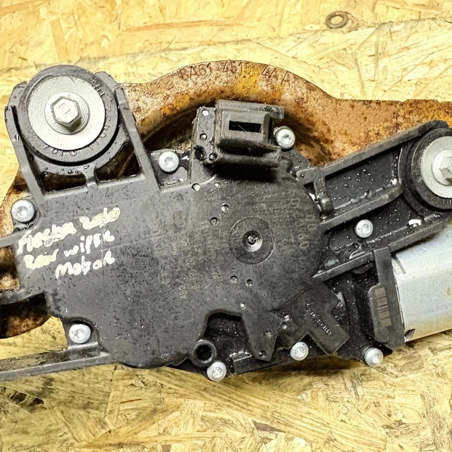 Ford Fiesta 8A61A17K441AD REAR WIPER MOTOR / 0390201215 / MLF320301BS /9567 2010