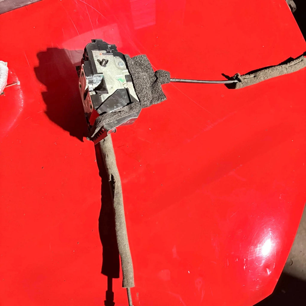NISSAN JUKE 2014 DOOR LOCK CATCH MECHANISM REAR RIGHT SIDE