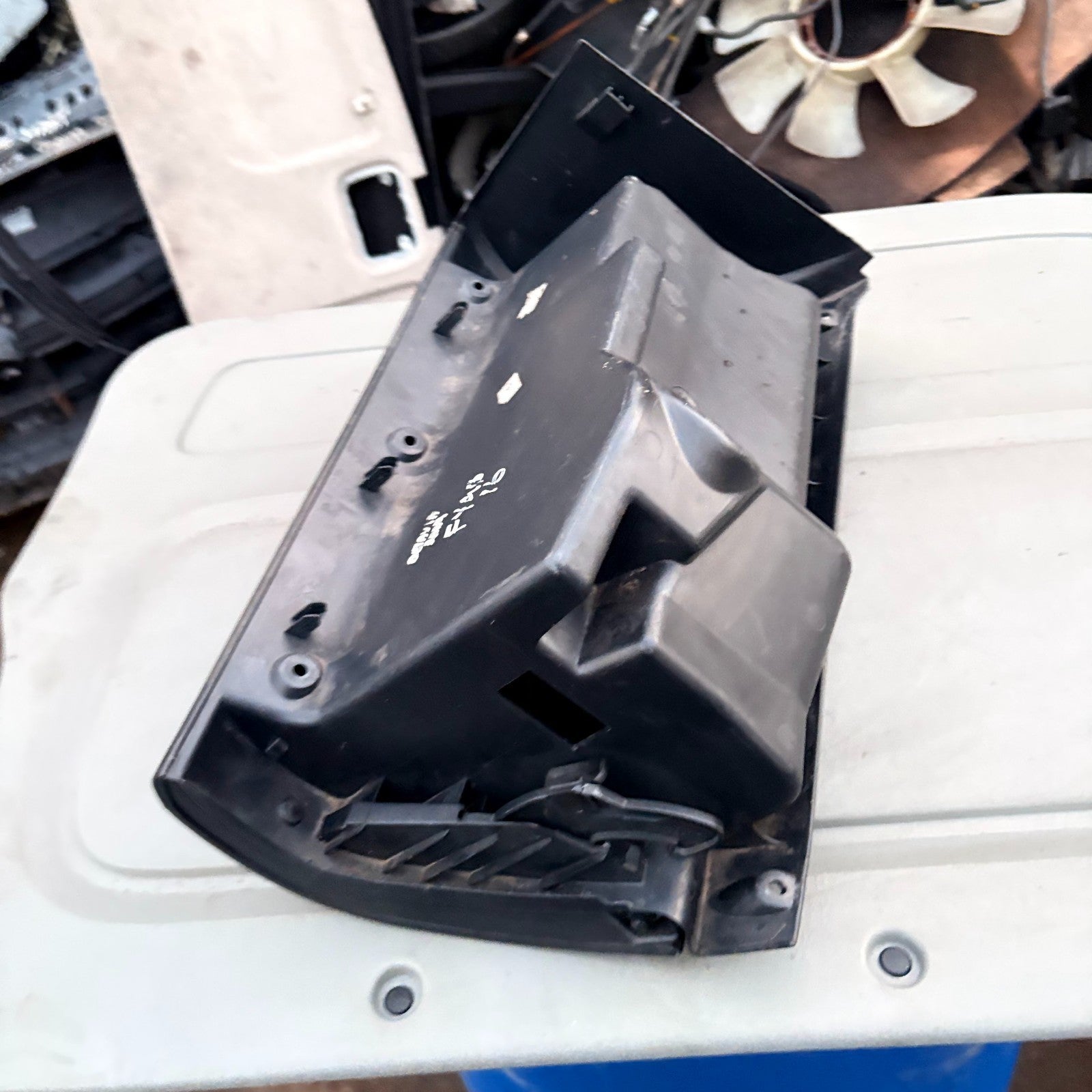 Skoda Octavia 2004-2012-glove box with handle