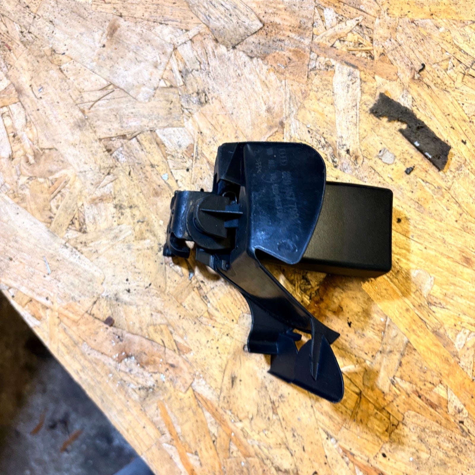 AUDI A4 2014 SEAT BELT BUCKLE REAR RIGHT DRIVER SIDE 8K0857740AC