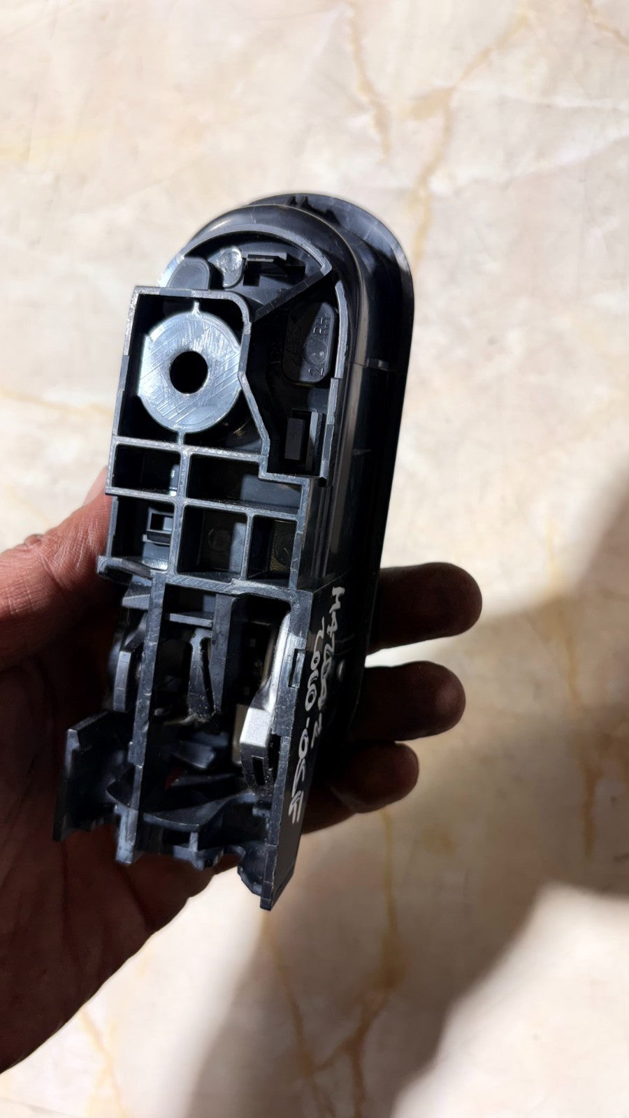 2007-2014 MAZDA 2 DOOR HANDLE FRONT RIGHT DRIVER SIDE