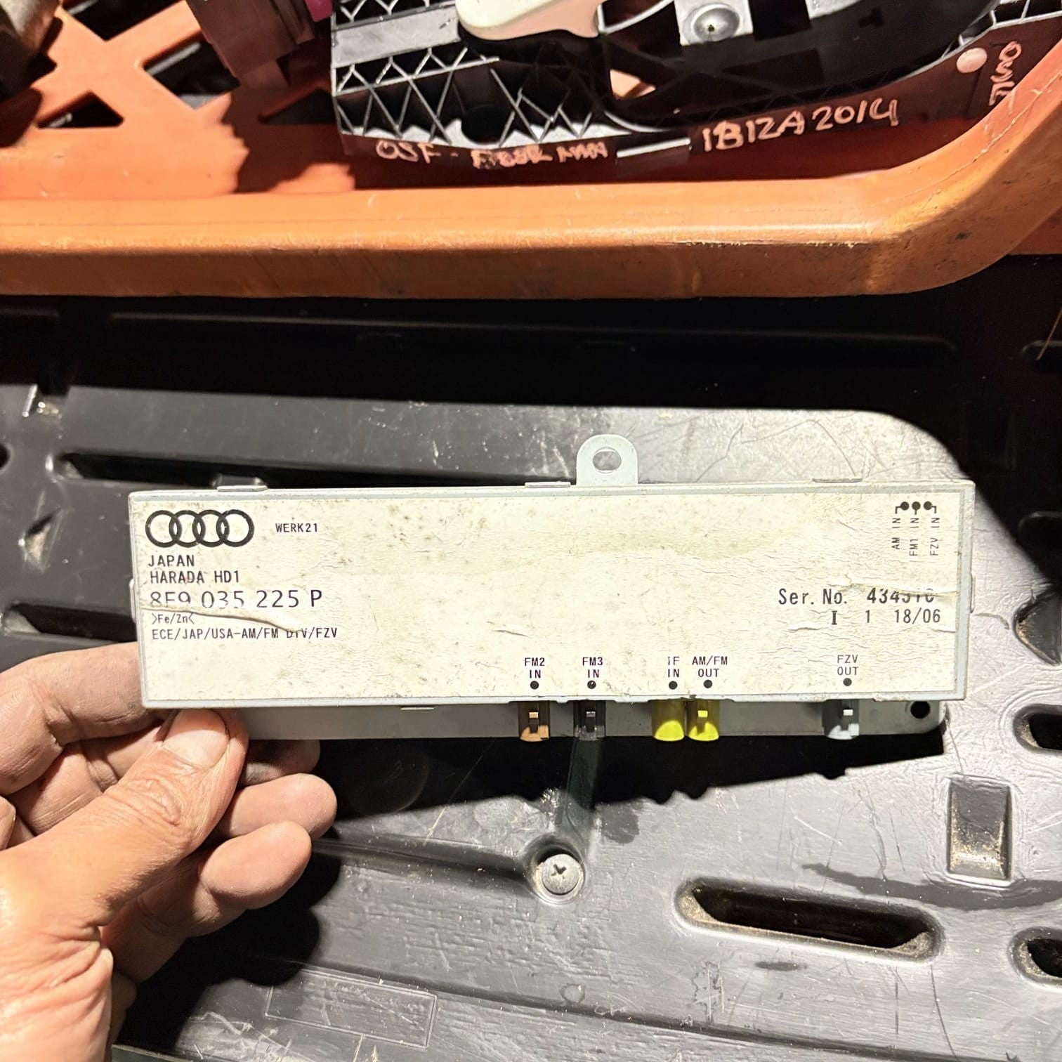 Audi A4 S Line 2.5TDi B6 Estate Aerial Antenna Amplifier 8E9035225P A36