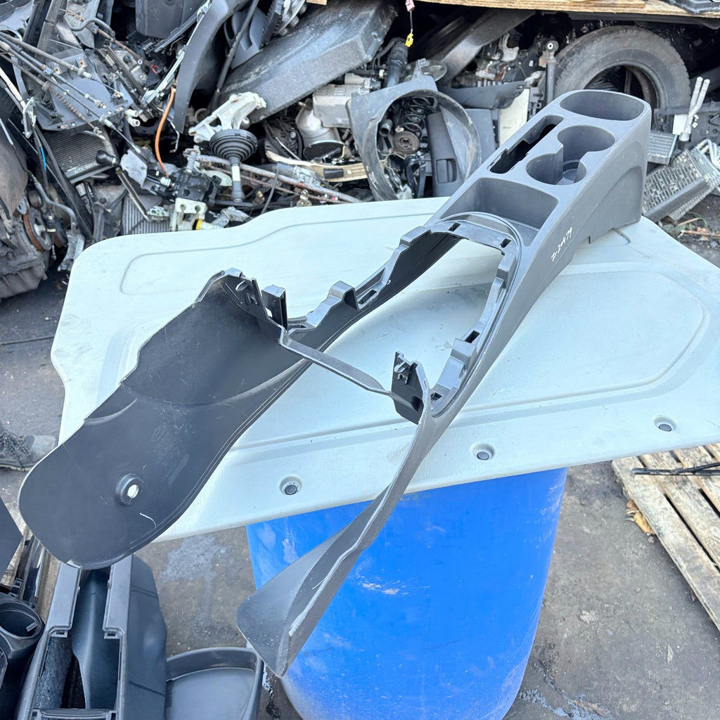HYUNDAI I20 PB 2008-2014 CENTER CONSOLE CUP HOLDER ARM REST TRIM PANEL