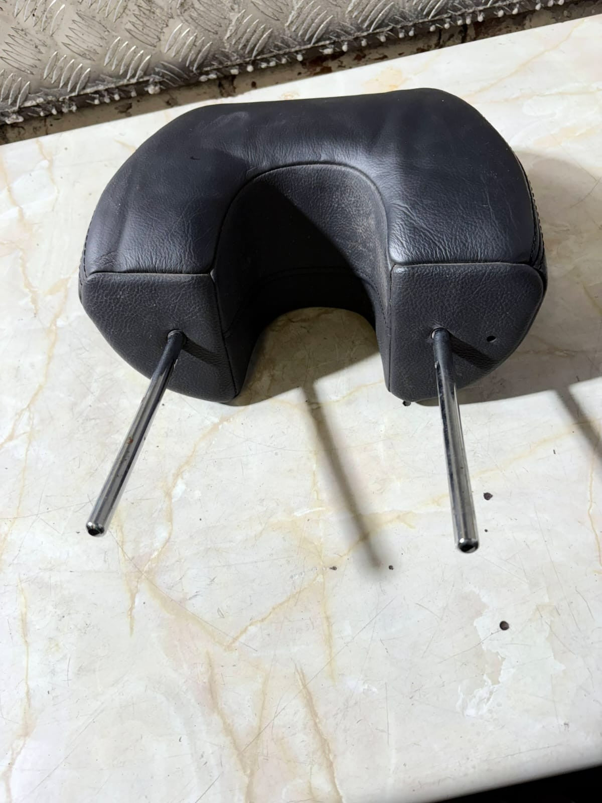 HONDA CRV 2007 FRONT RIGHT DRIVER SIDE BLACK LEATHER HEADREST