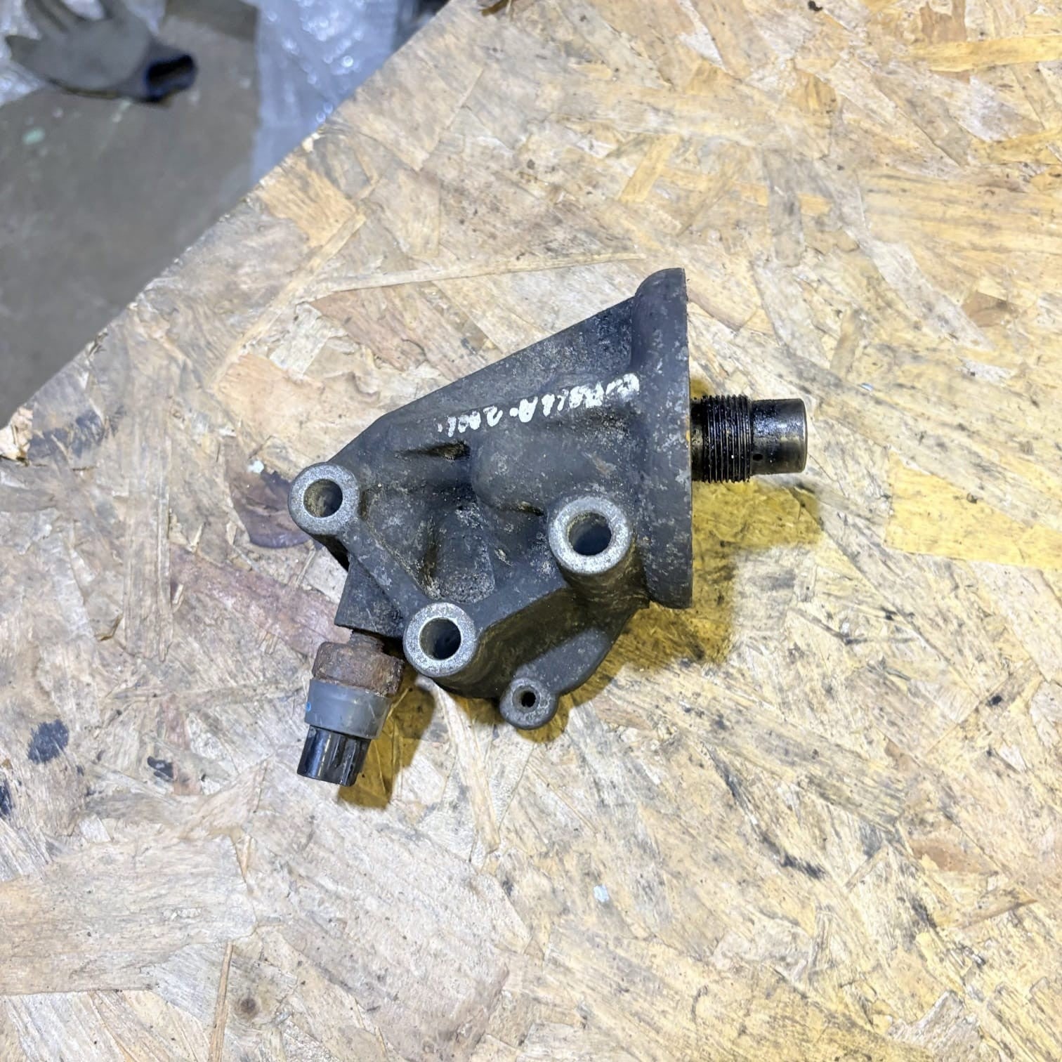 Toyota Avensis Oil Filter Housing 2.0 D4D 2001 Rhd