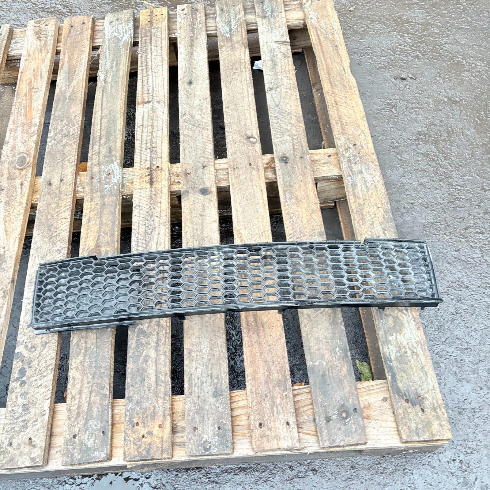 Fiat 500 312 2007-2015 Front Bumper Lower Centre Grille Mesh Insert Pre-Facelift