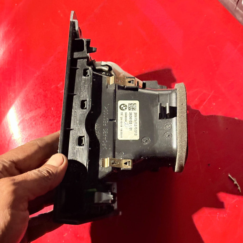 BMW 2018 Outer Dash Board Vent LH Passengers 2636103