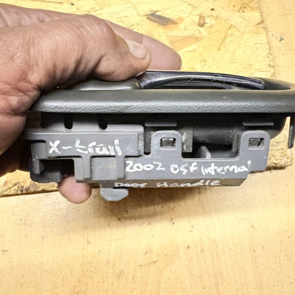 Nissan X-Trail T30 2002 Driver Front door interior handle DEV315339