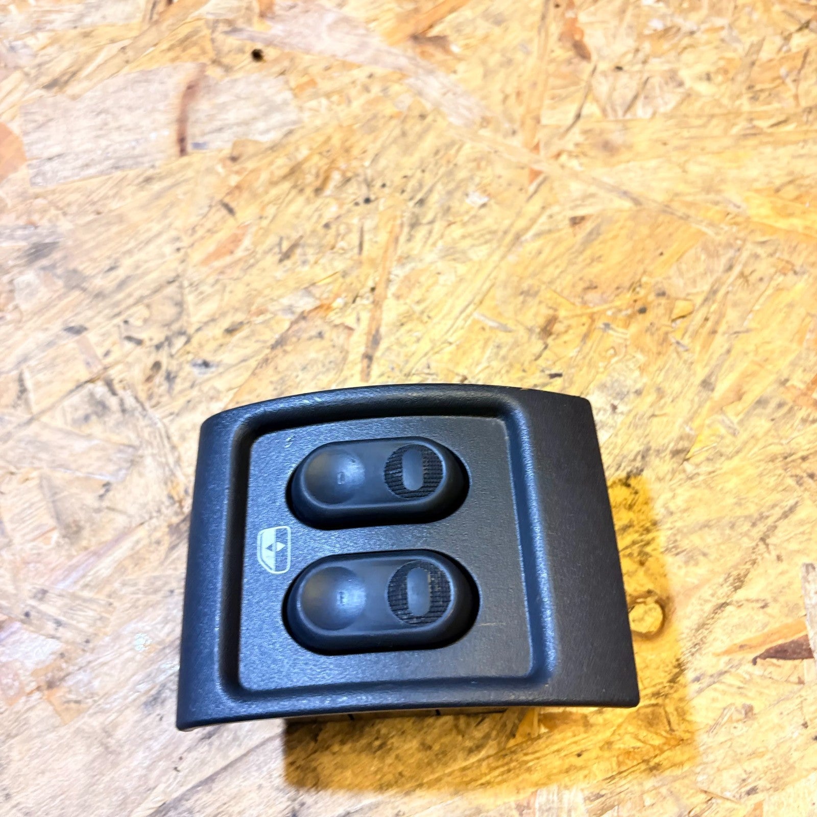 Chrysler PT Cruiser 2.4 2-WAY electric rear window switch pack