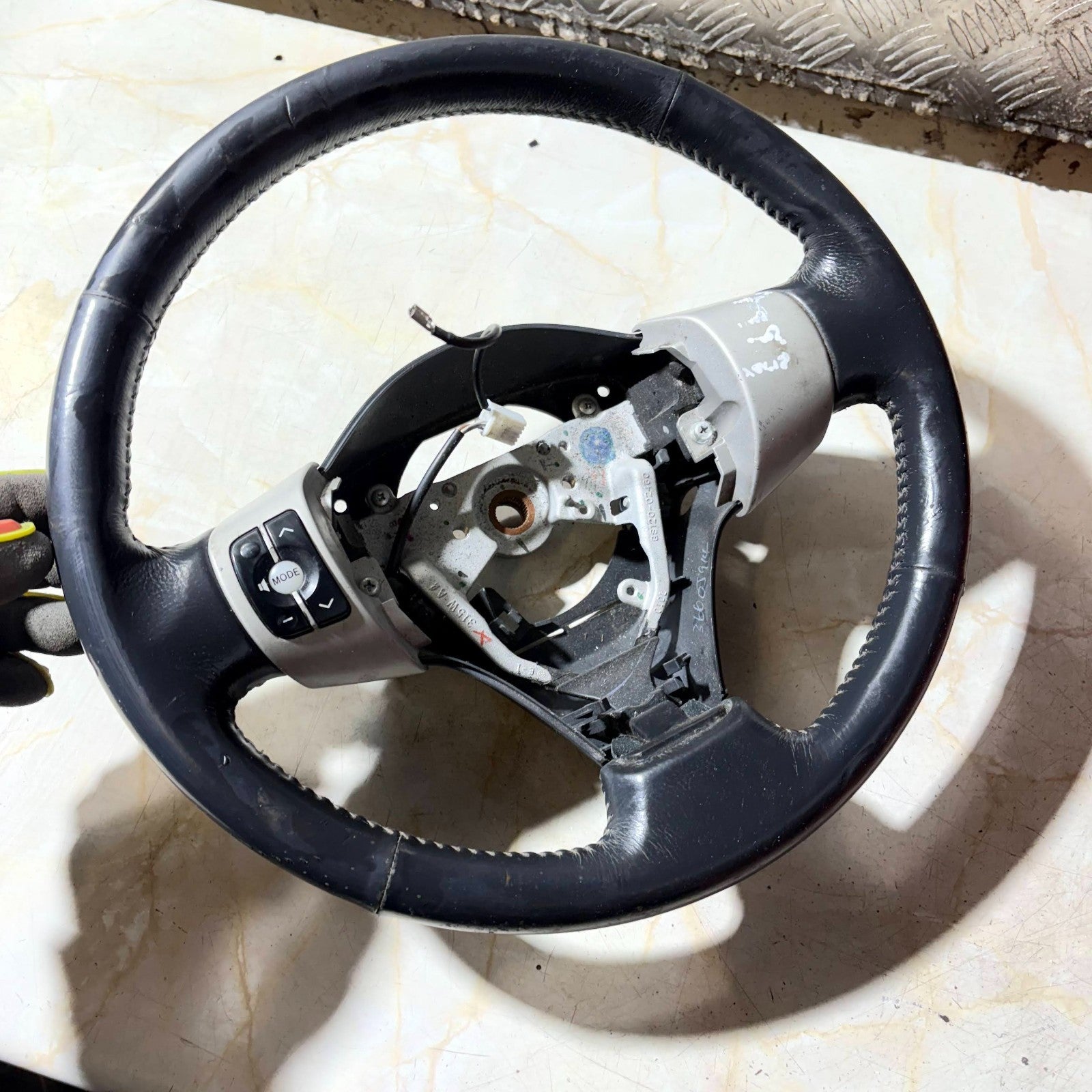Toyota Yaris Mk2 XP90 2006-2011 Leather Steering Wheel Audio RHD GS120-02460