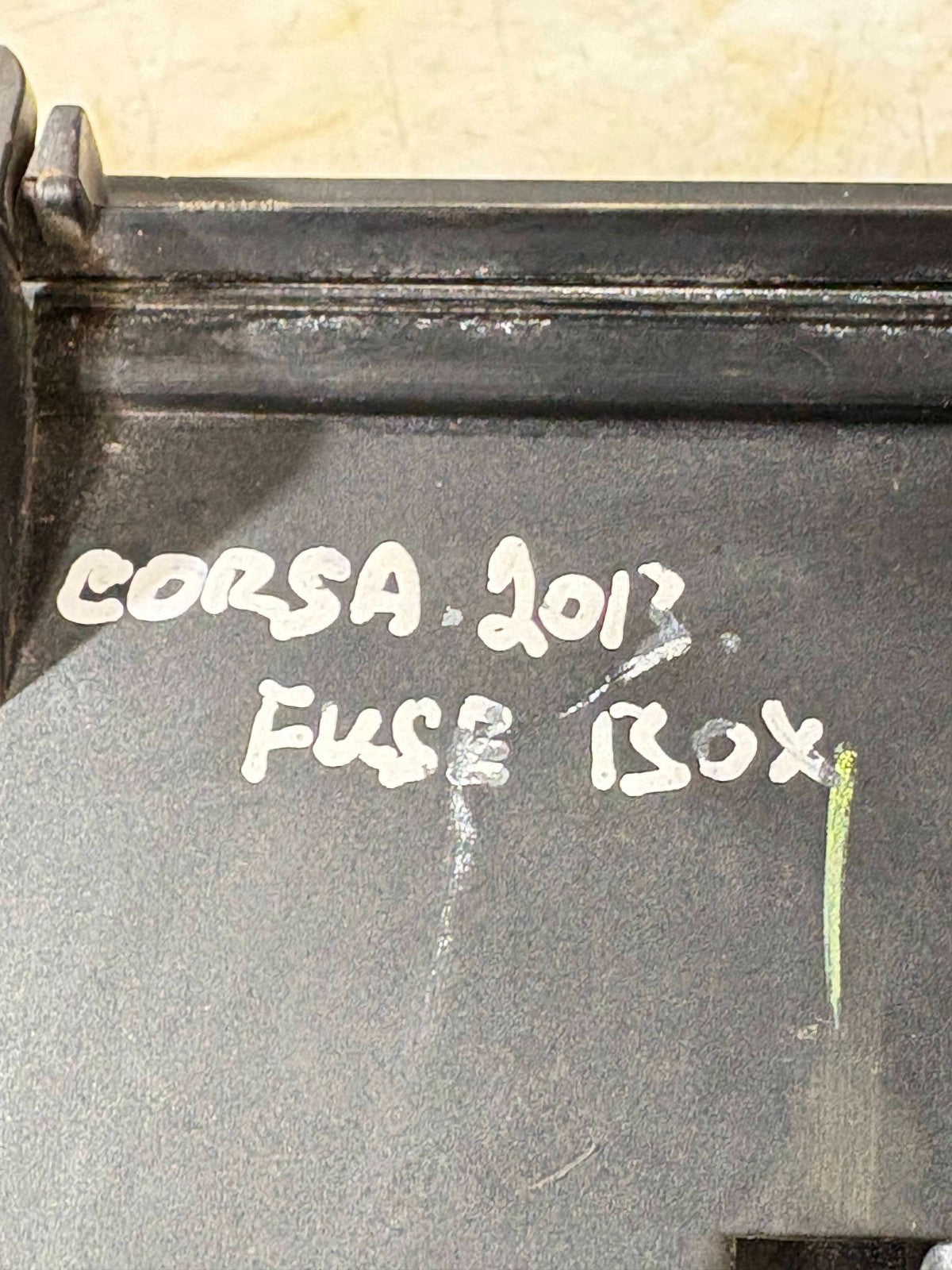 VAUXHALL CORSA 2013 D 1.3 DIESEL CDTI FUSE BOX 13299202