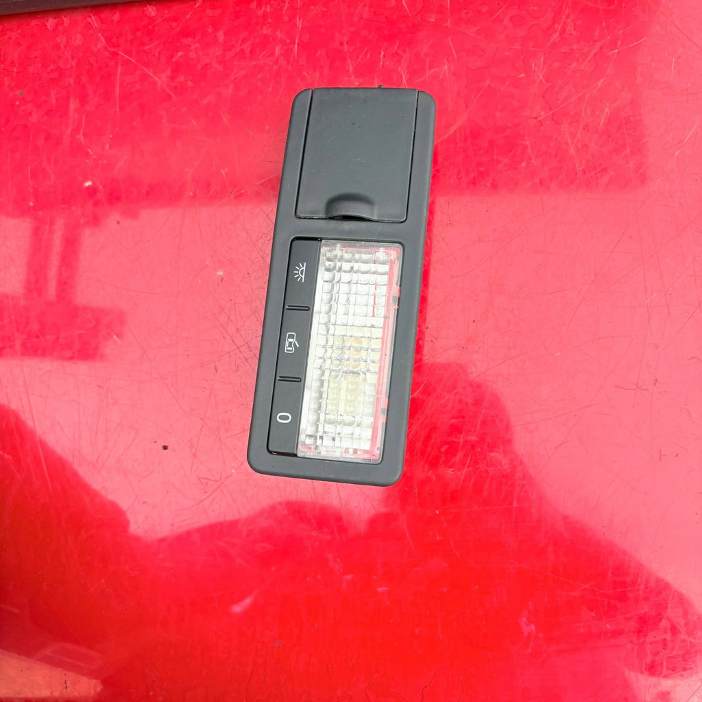 7L6947292B INTERIOR LIGHT/7L0861688A/2122121 FOR Porsche TOUAREG 7LA-2009