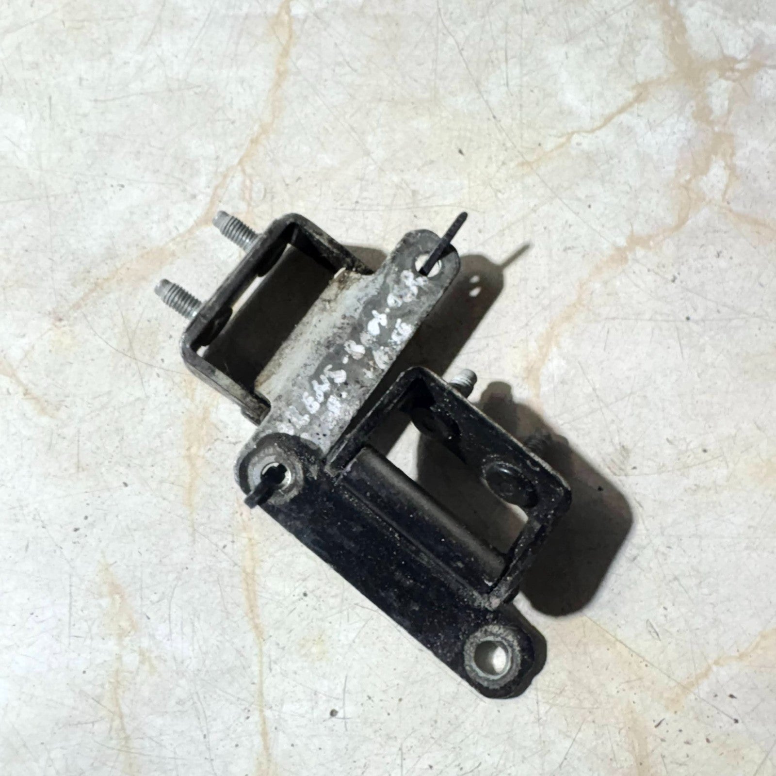 Kia Carens Left Rear Passenger Side Hood Hinges