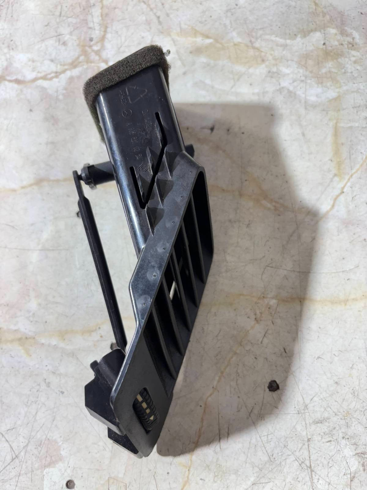 MERCEDES SPRINTER PASSENGER SIDE DASH VENT-A 906 830 02 54 2006 NSF