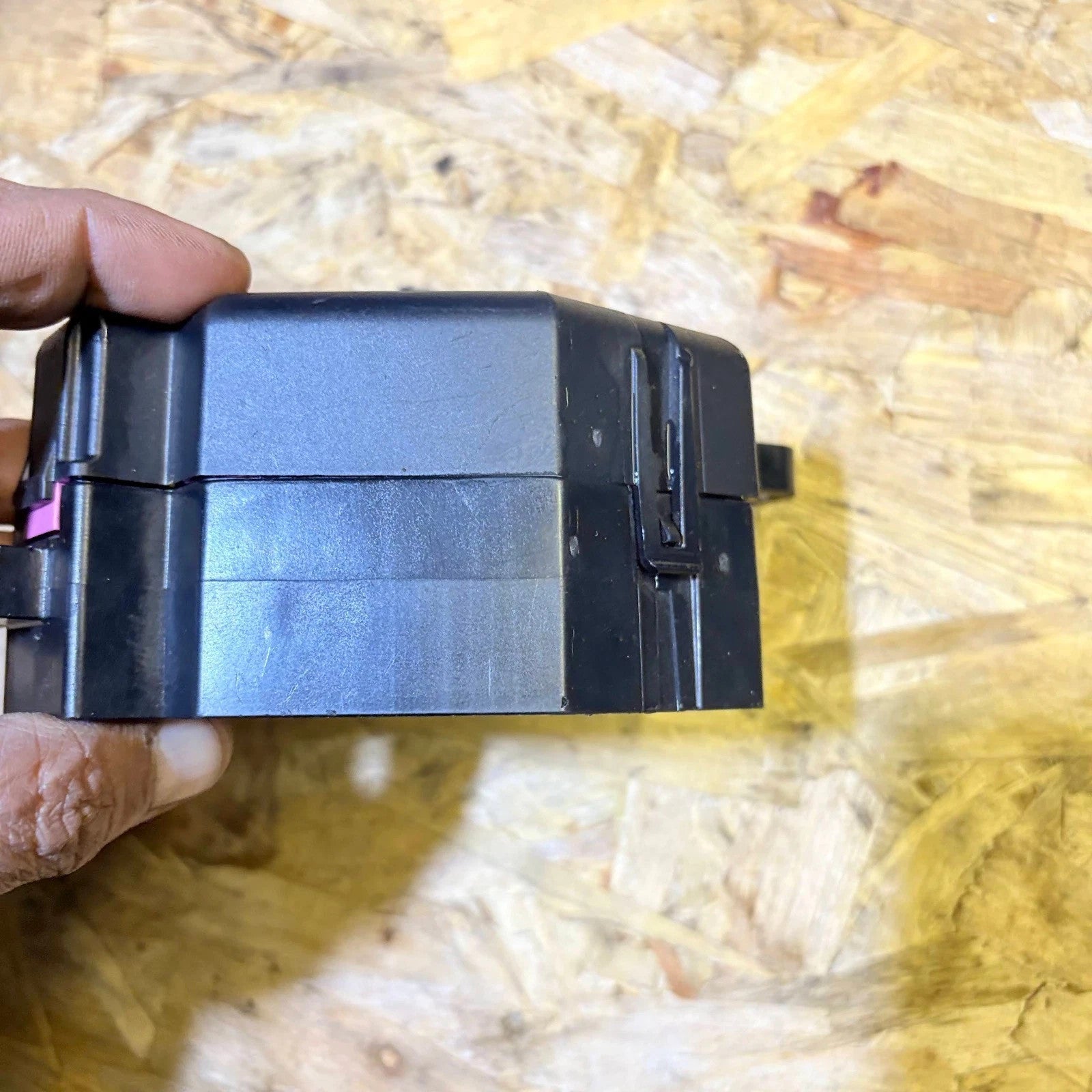 SKODA OCTAVIA MK3 FUSE RELAY BOX ENGINE BAY 2012-2015
