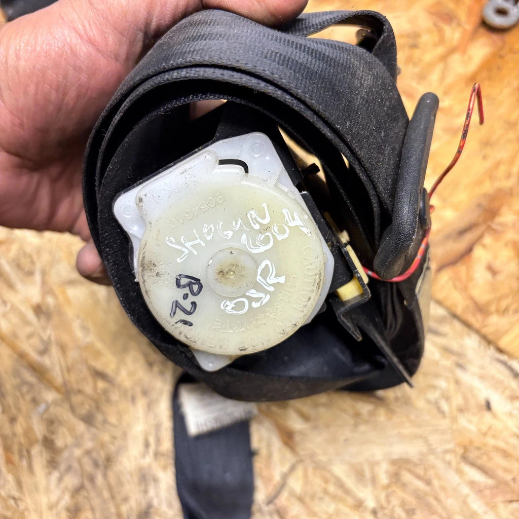 MITSUBISHI SHOGUN SEAT BELT REAR RIGHT DRIVER SIDE 2004