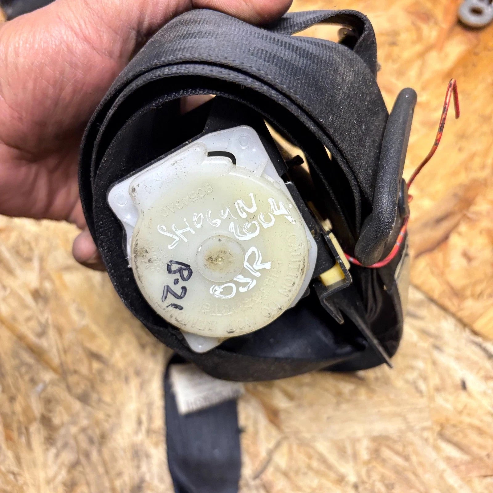 MITSUBISHI SHOGUN SEAT BELT REAR RIGHT DRIVER SIDE 2004