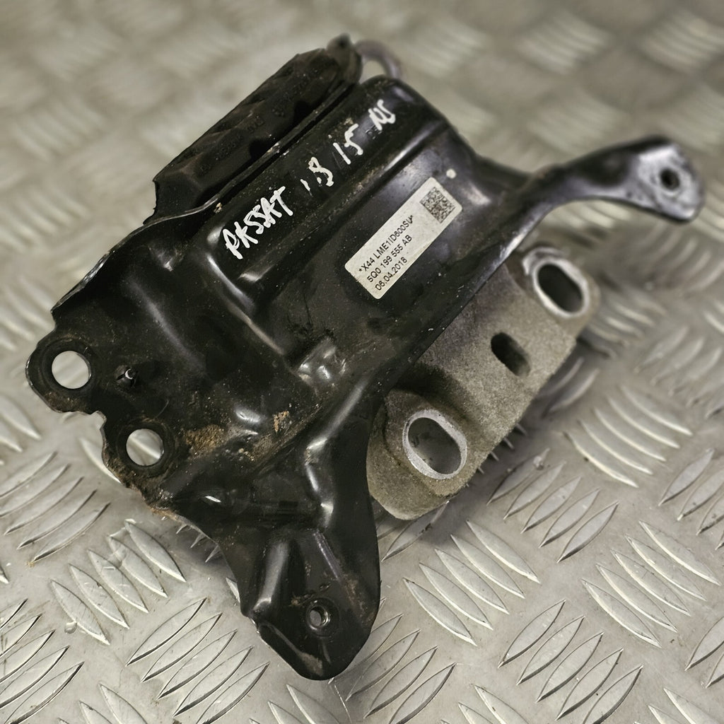 VOLKSWAGEN PASSAT ENGINE GEARBOX MOUNT LEFT SIDE B8 2015-2023 5Q0199555AB