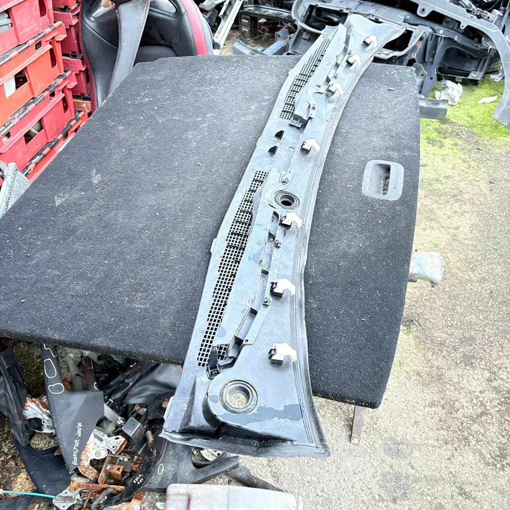 RENAULT MEGANE III Front Wiper Cowl Trim 9810MB010 2011