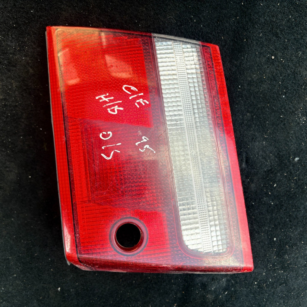 TOYOTA CARINA E MK6 T19 92-97 HATCHBACK INNER REAR RIGHT DRIVER SIDE TAIL LIGHT