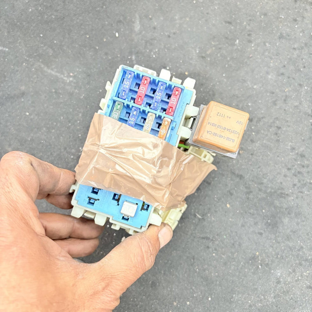 Range Rover Evoque L538 Rear Fuse Box 6G9T14K131DB 5M5T14B192CA 2011-2018