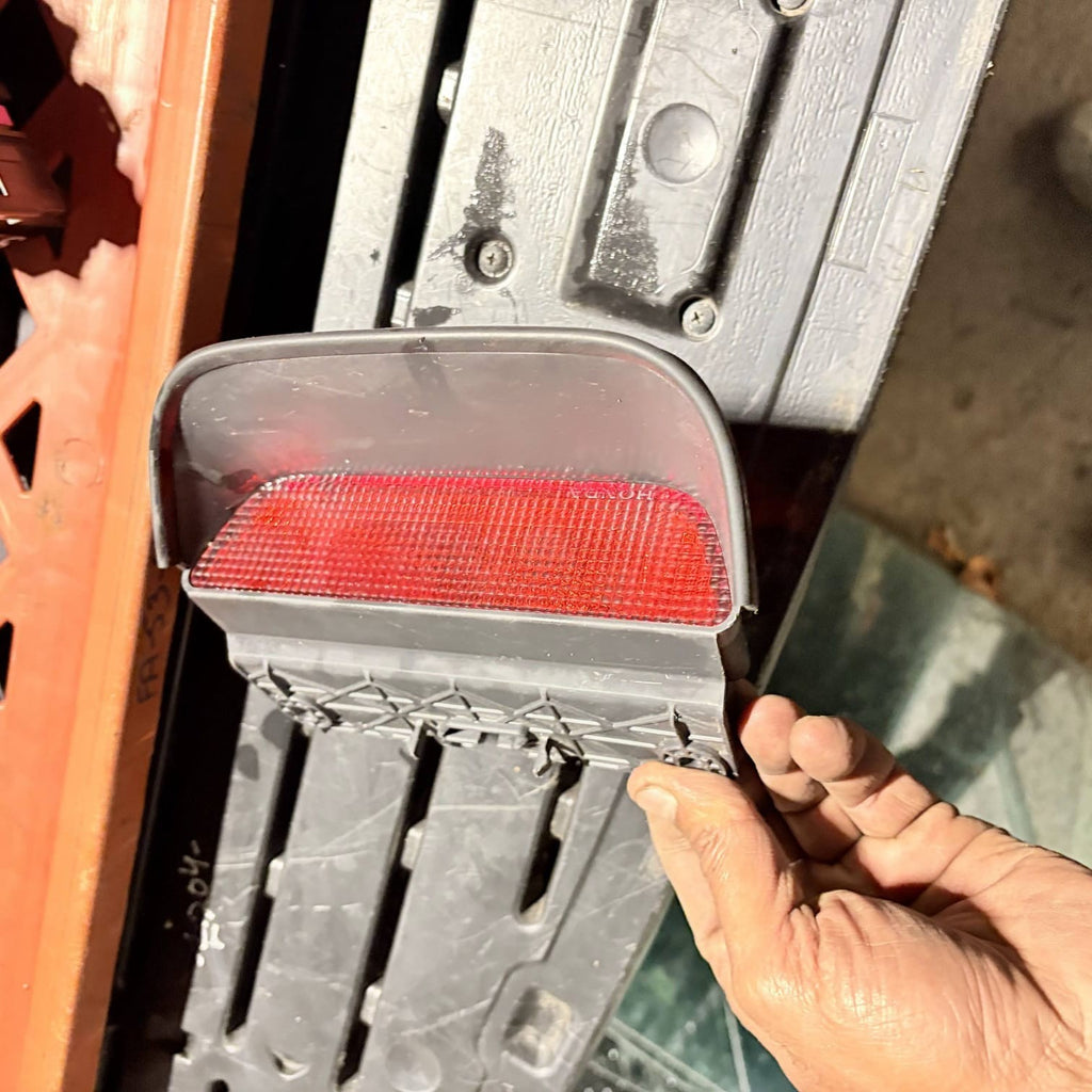 Honda CR-V 2010 Third brake center stop light P6939 LIQ10335