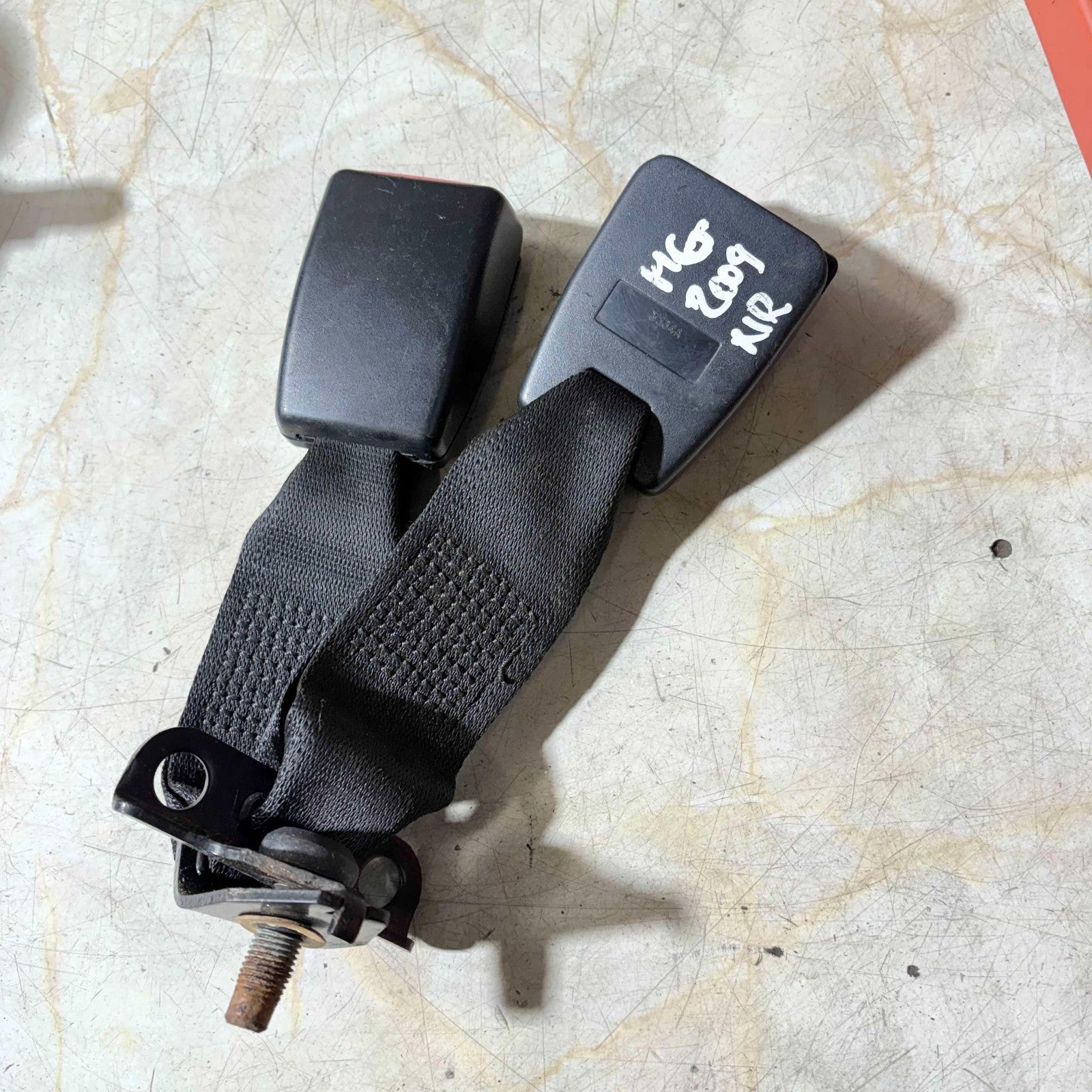 MG ZT 2004-2009 Left Passenger Side Rear Seat Belt Buckle Clip