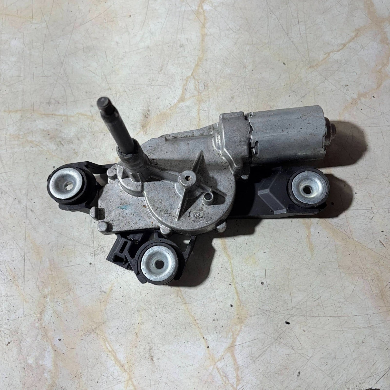 FORD FOCUS 2004-2010 REAR WIPER MOTOR 0 390 201 823