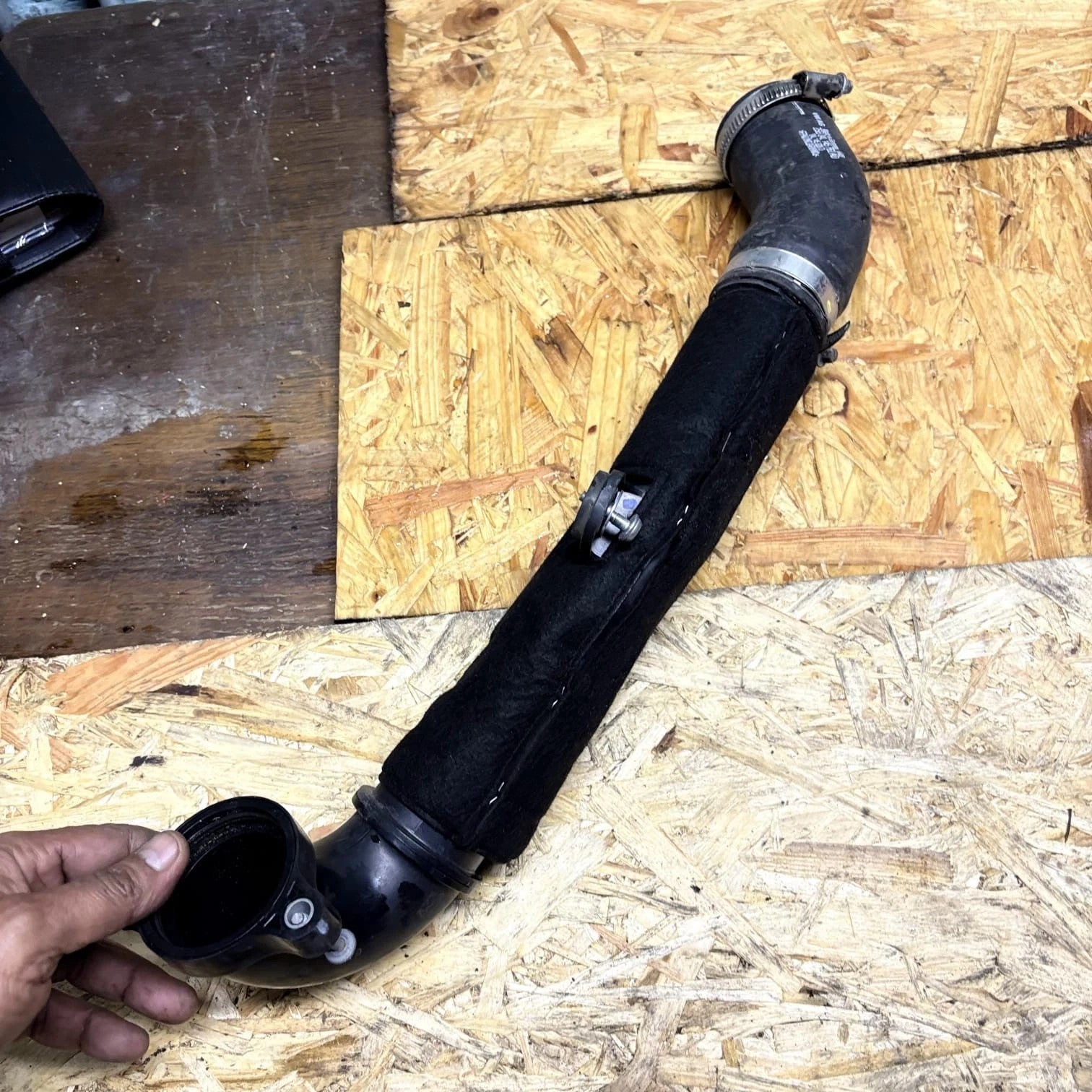 Audi Q3 2014 Intercooler Charge Pipe Turbo Boost Hose 04L145762AD
