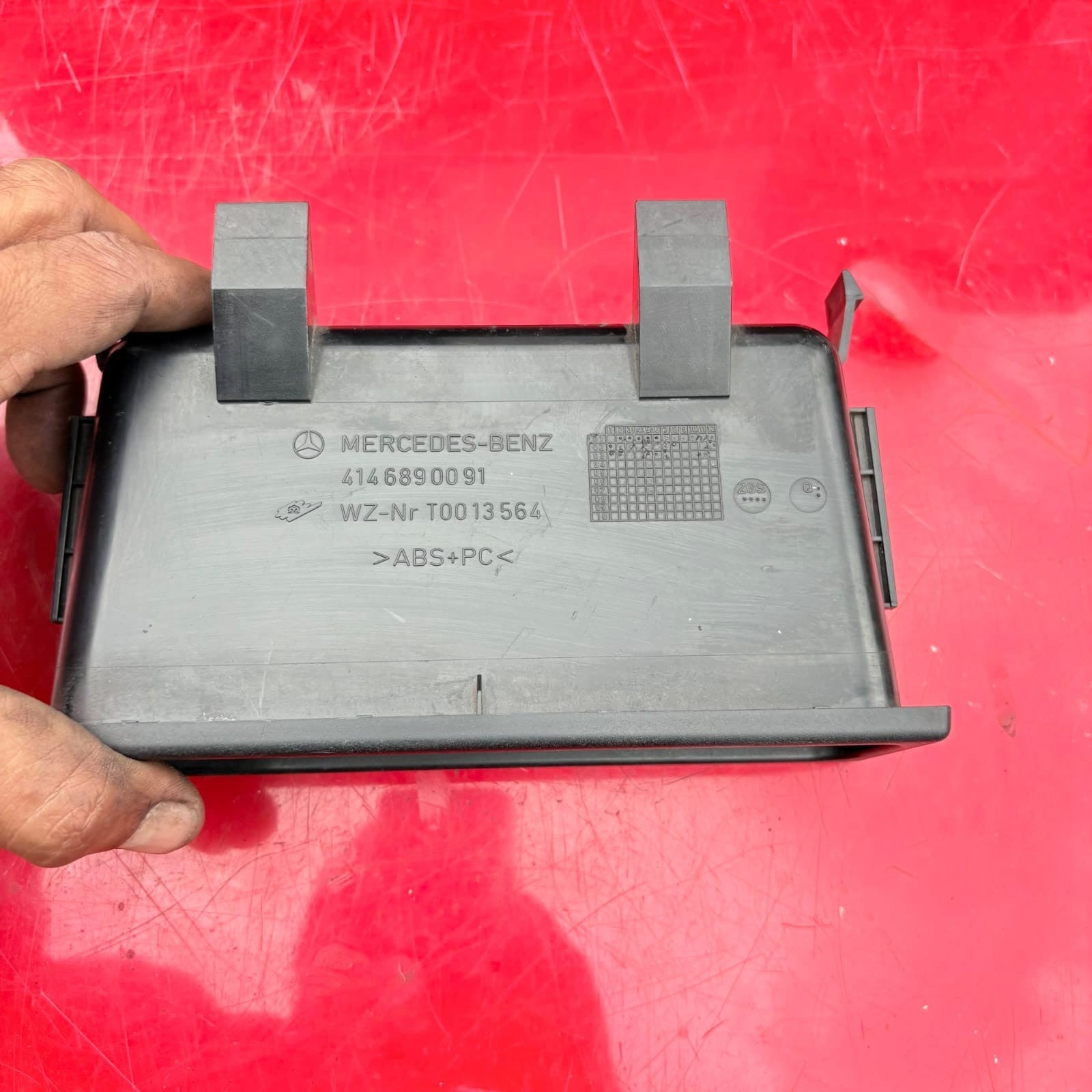 Mercedes Vaneo W414 2nd DIN Storage Box Compartment A4146890091
