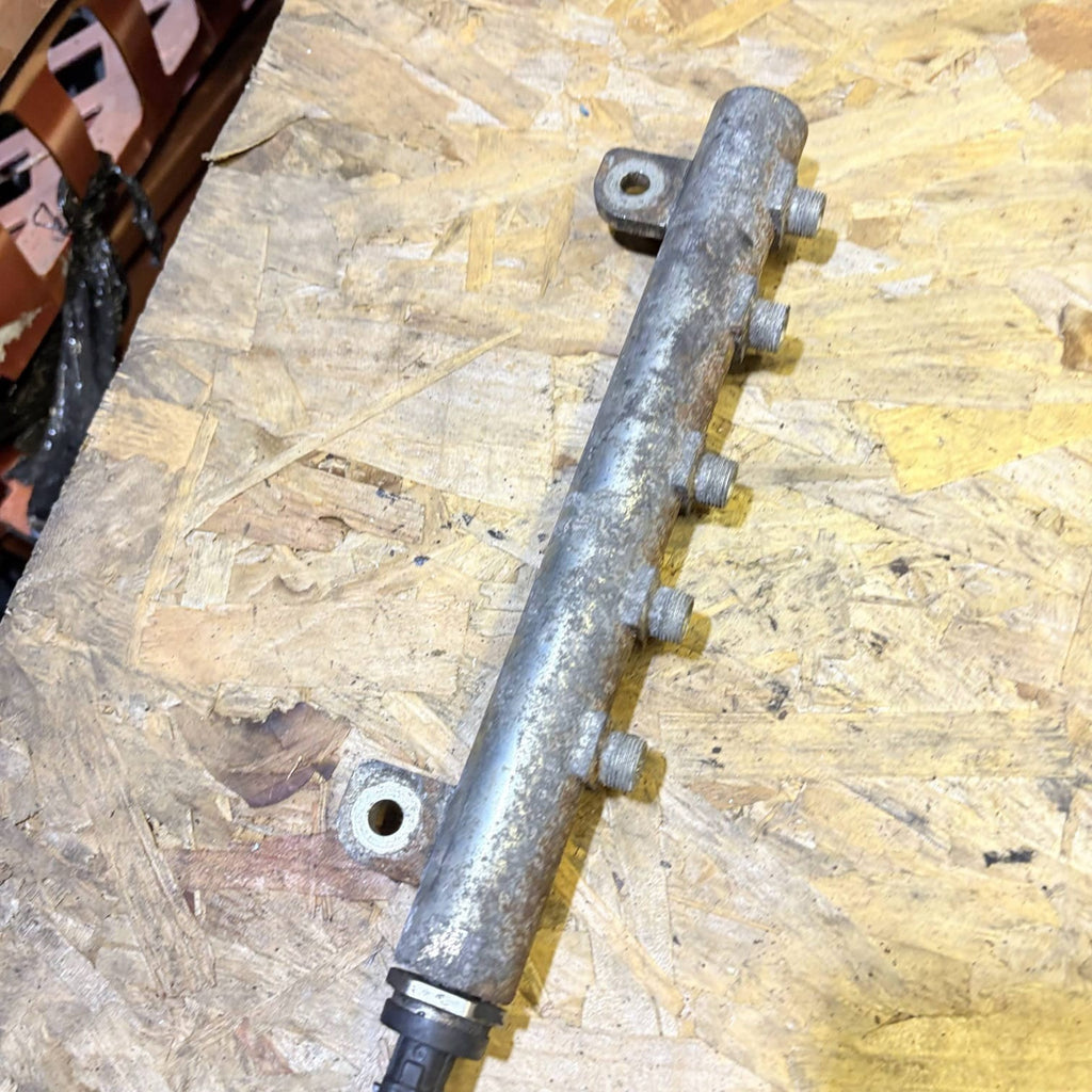 Fiat Doblo Punto Idea Lancia Musa 1.9 JTD Diesel Fuel Rail 0445214052 55200265