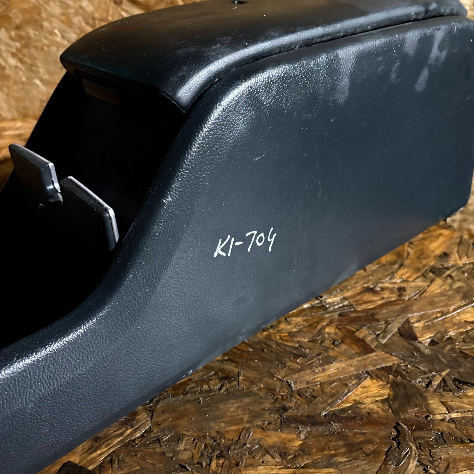 Nissan Murano Z50 2003?2007 CVT Centre Console Leather Armrest with Cup Holders