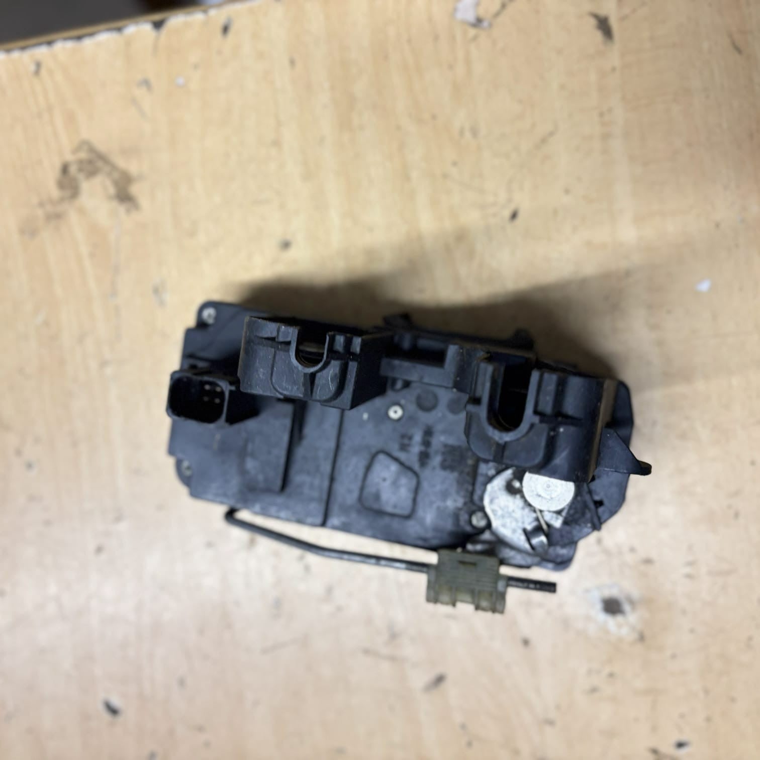 Door lock mech solenoid Driver Rear OPLE Vectra C Signum ident QX 13210763 2006