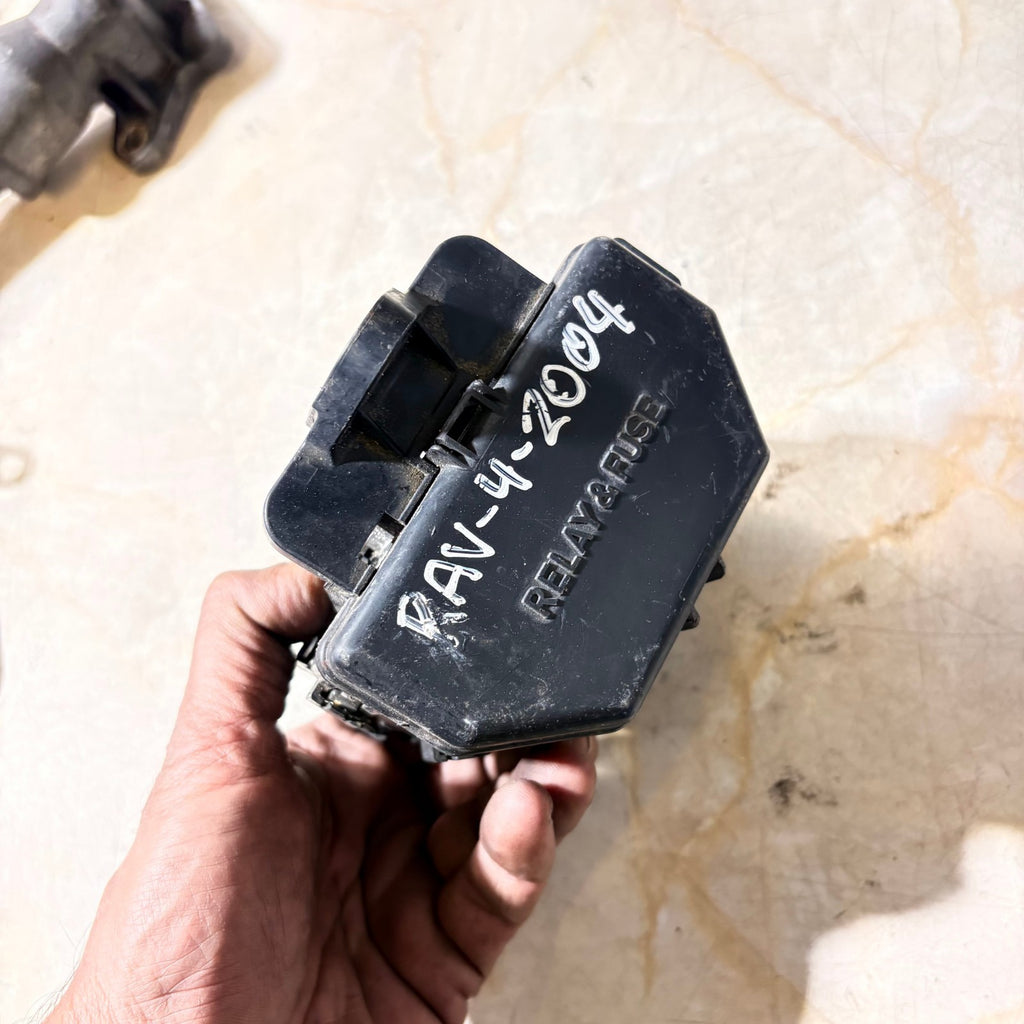 Toyota RAV4 Mk2 2004-2005 Relay Fuse Box Engine Bay Wiring Block Relays