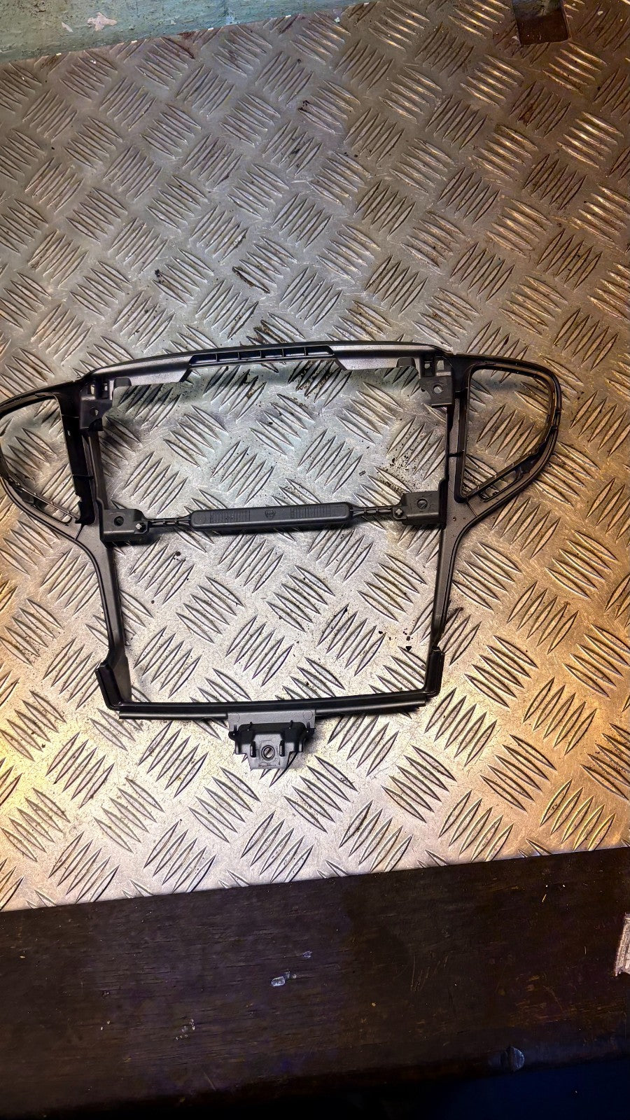 CHRYSLER YPSILON MK3 AIR VENT DASHBOARD TRIM SURROUND 2011-2015