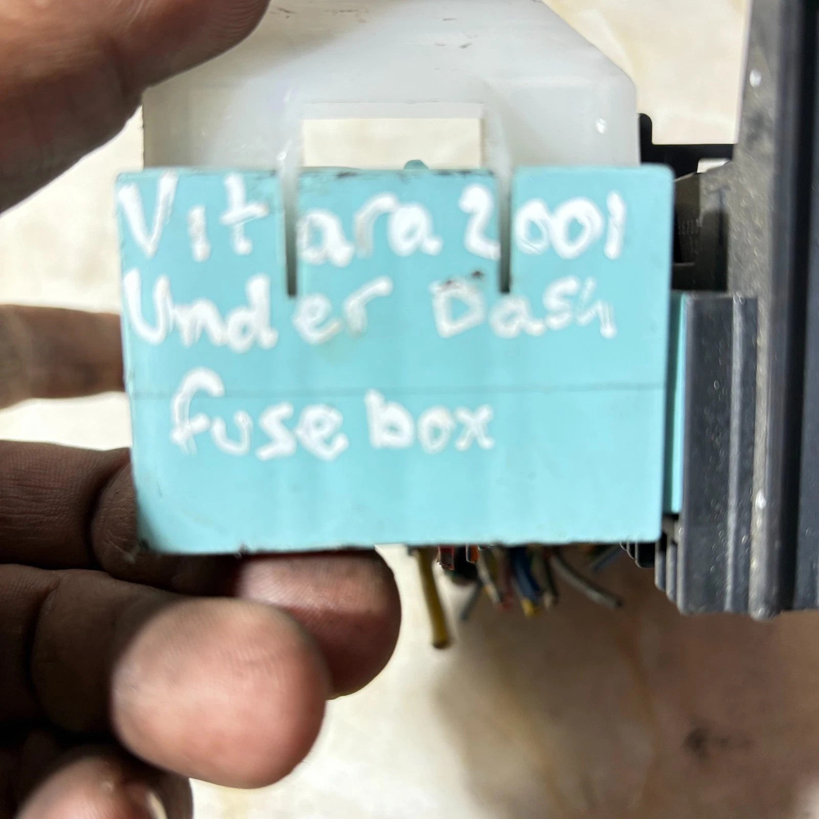 Suzuki Grand Vitara1998-2003 Under Dashboard Fuse box