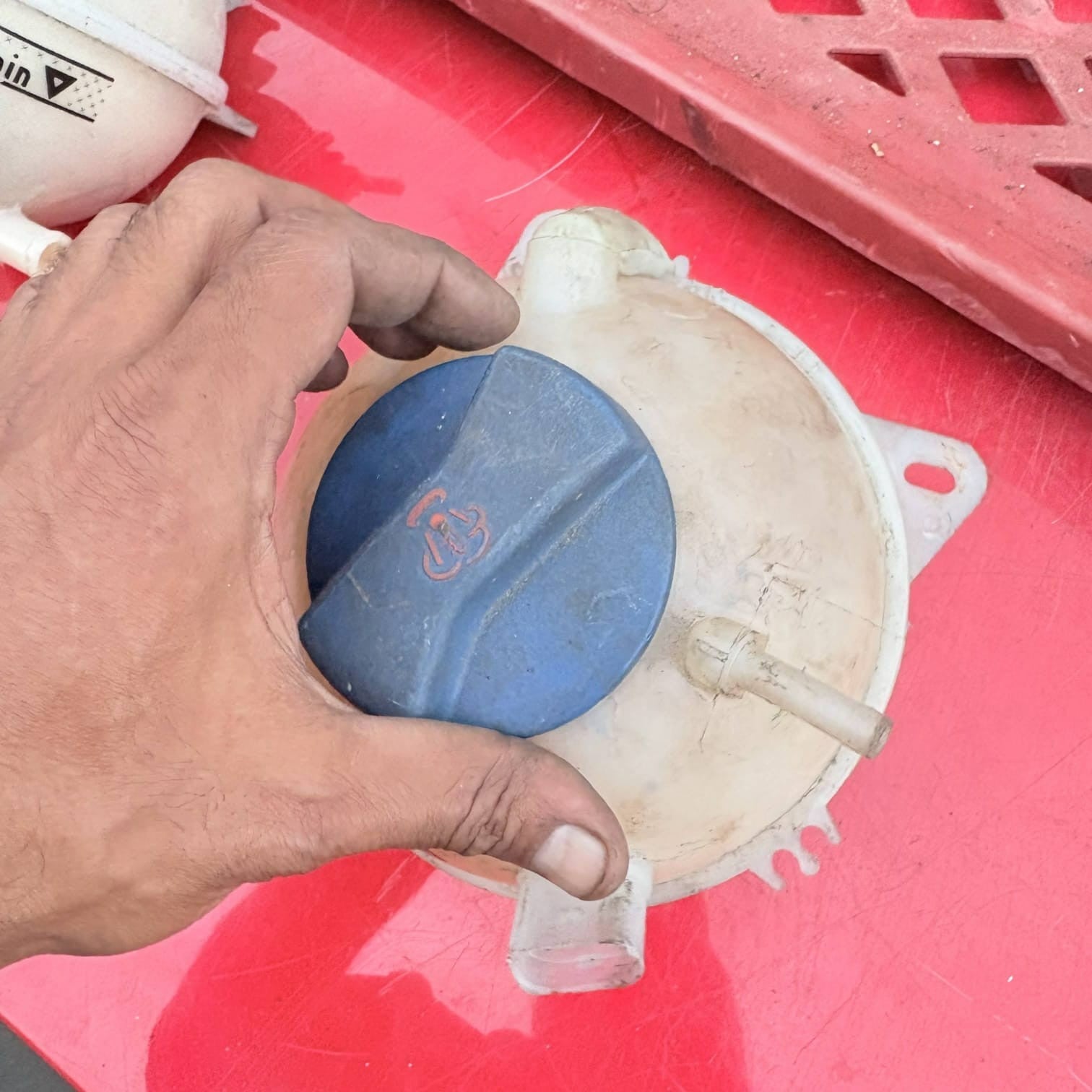 Audi TT Mk1 8N Coolant Expansion Tank Reservoir + Cap 1998-2006 1.8T 3.2 VR6